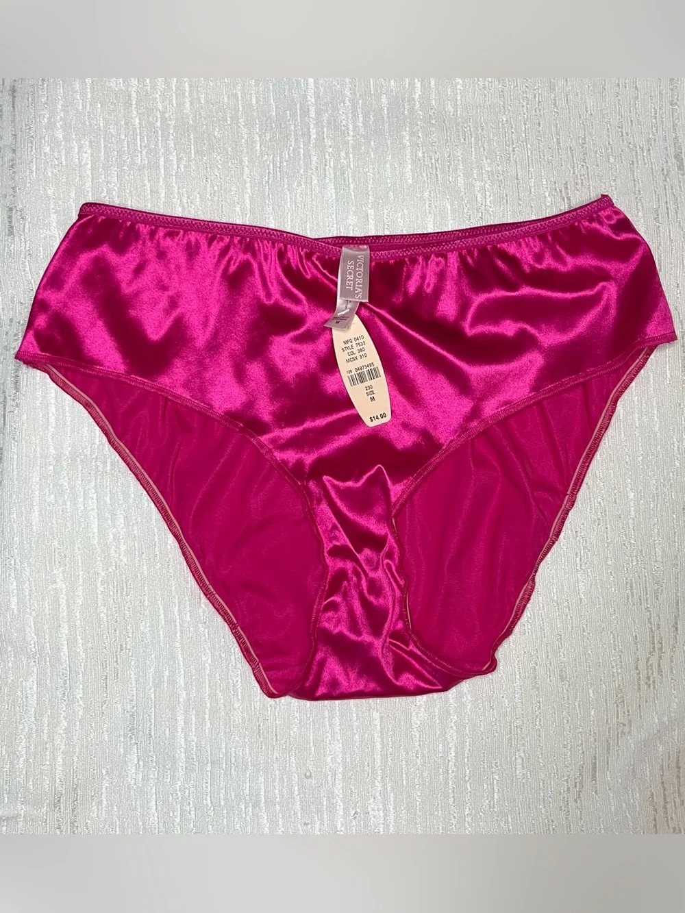 2010 NWT Victorias Secret Panties Size Medium 2 pairs